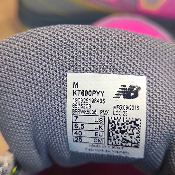 New Balance 690v2 Speed Ride Pink Gray Athletic Shoes - Picture 9 of 9